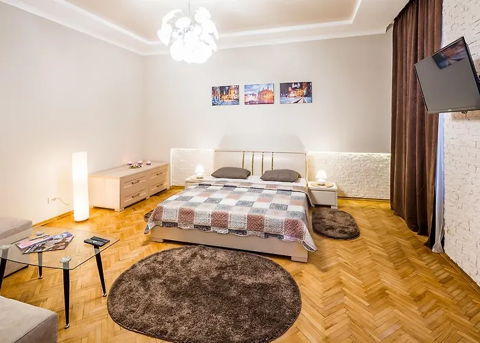 Onlviv Teatralna 23 דירה